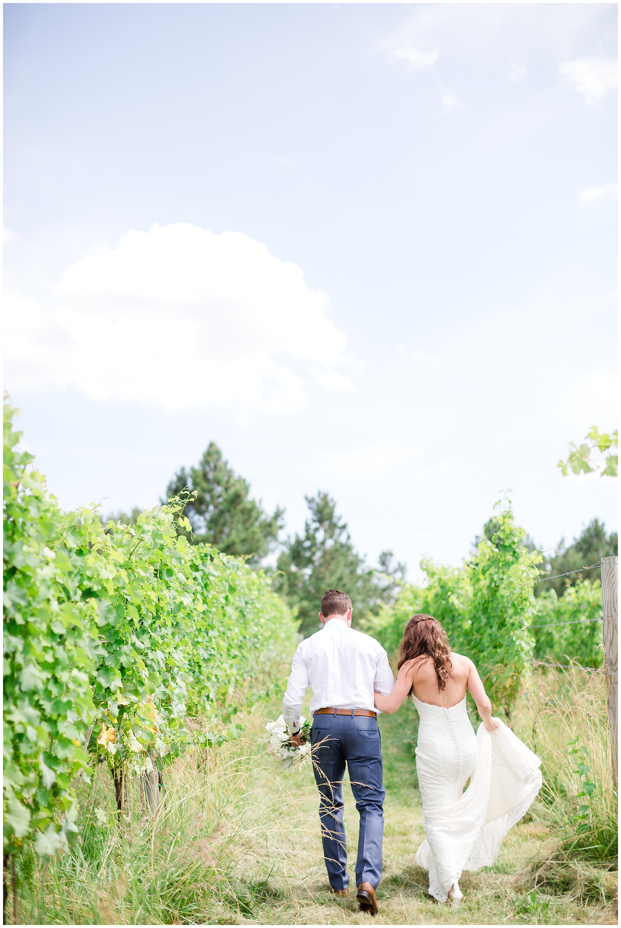 Blue Valley Vineyard winery wedding Luke and Ashley Photography