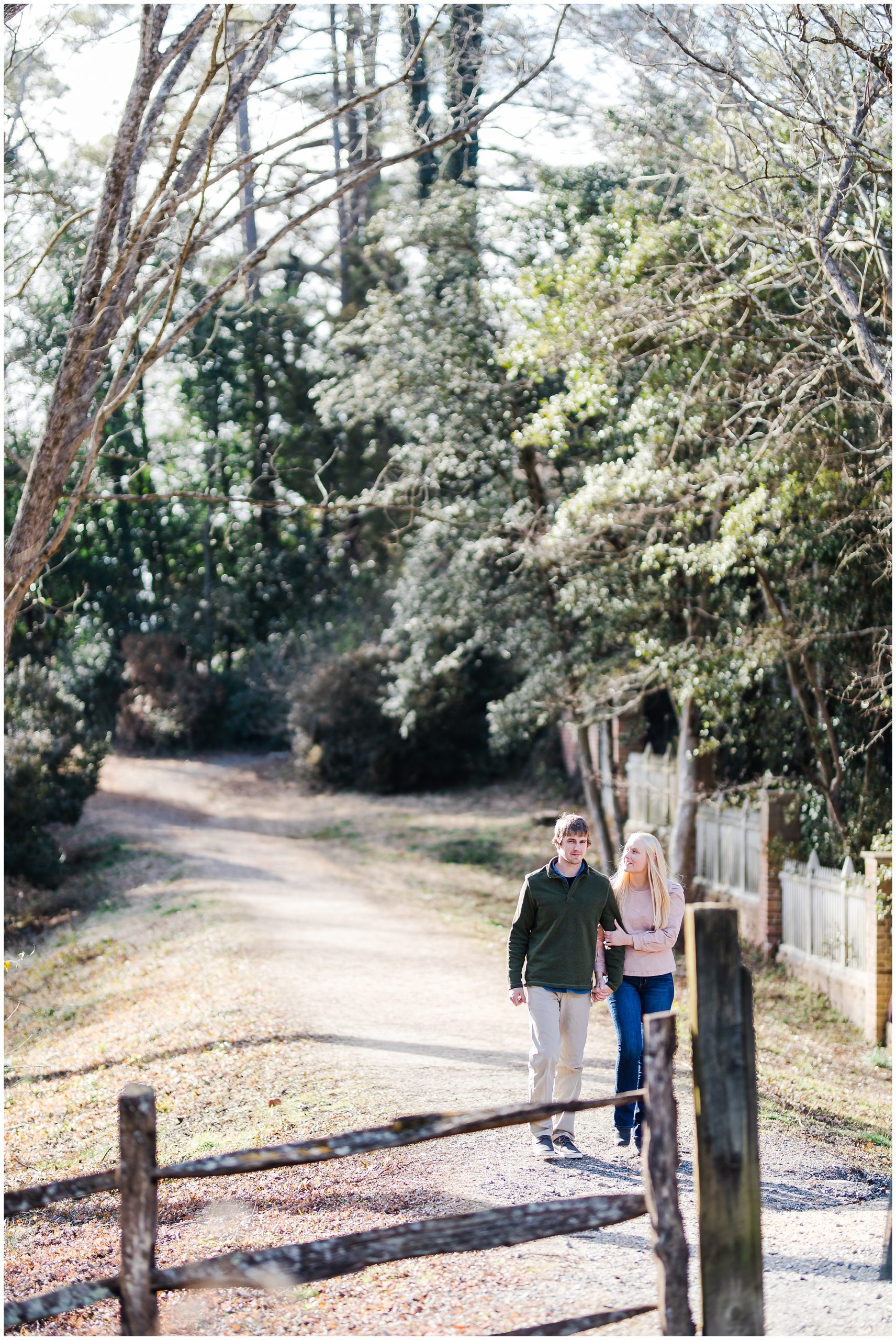 fall engagement session in Colonial Williamsburg Luke and Ashley Photography